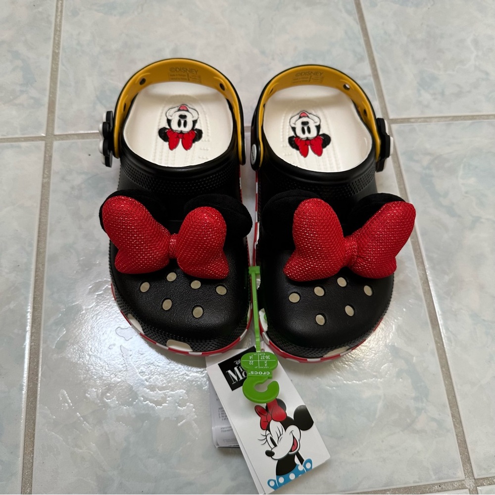 NWT Crocs Kids Disney Minnie Mouse Classic Clogs Size J4 W6/M4 - Picture 7 of 9